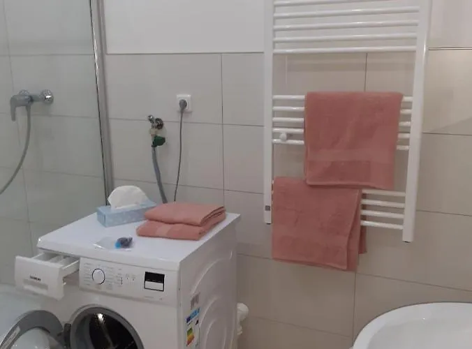 Luxurioese Mit Eigenem Garten Διαμέρισμα