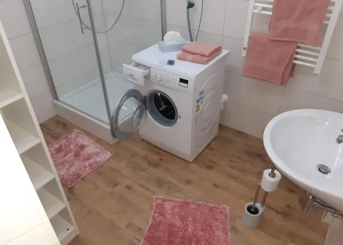 Luxurioese Mit Eigenem Garten Aψβούργη