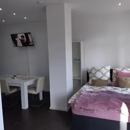 Luxurioese Mit Eigenem Garten Apartment *