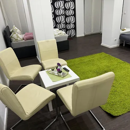 Appartamento Luxurioese Mit Eigenem Garten